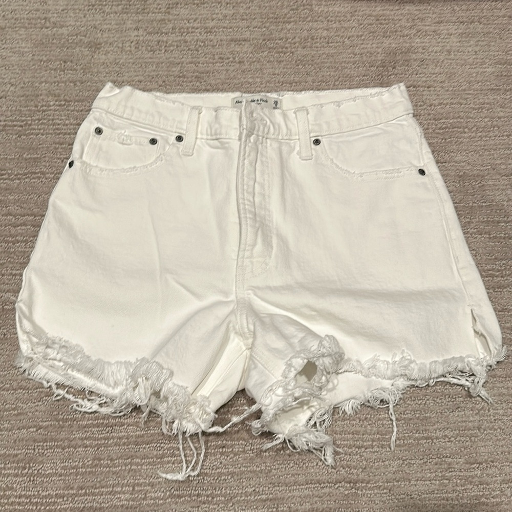 Abercrombie & Fitch - 4” mom short - high rise - size 29/8